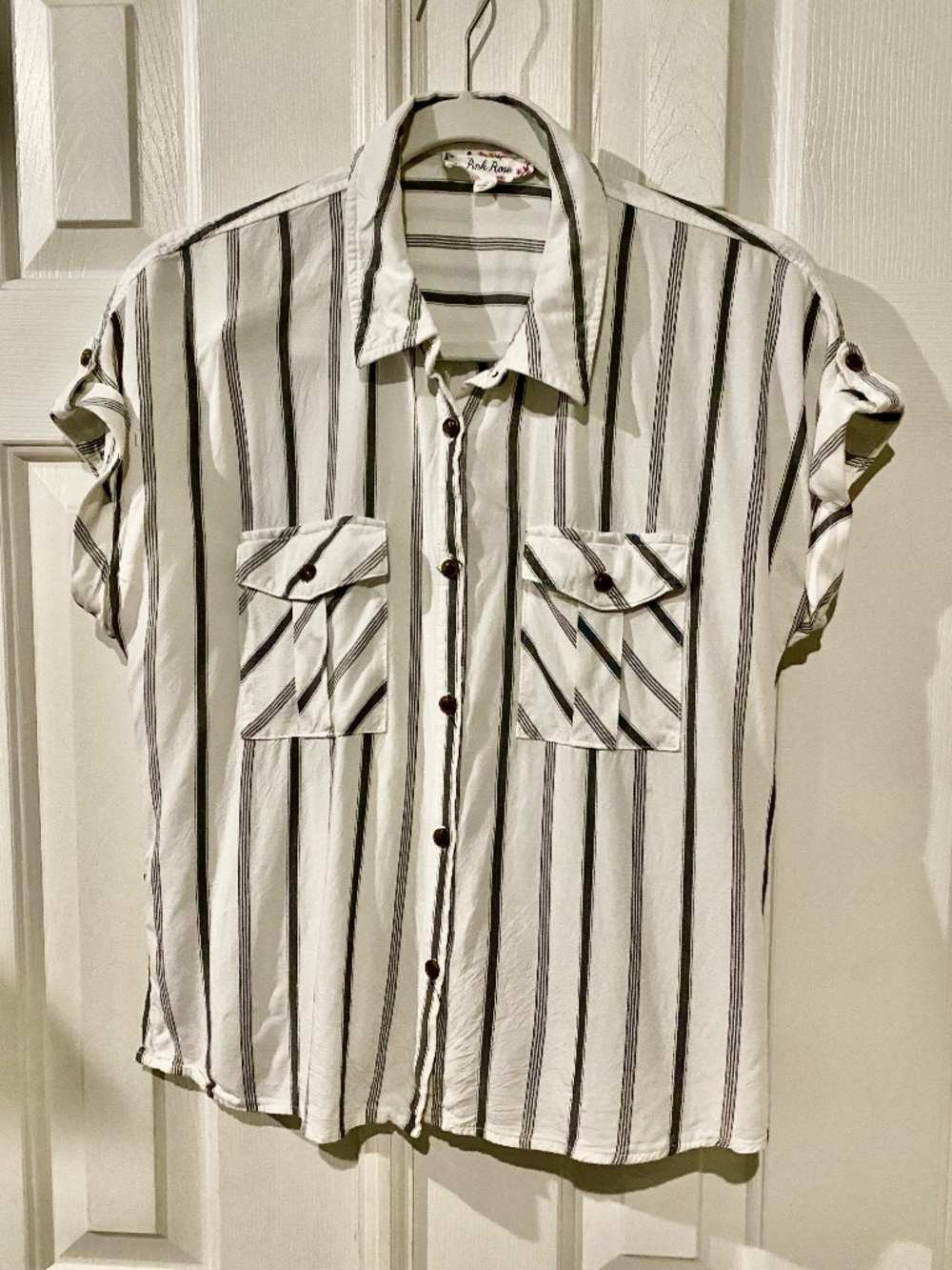 🌹Pink Rose M Blouse, White, Grey & Black, Buttoned Tab Sleeves & Front Pockets